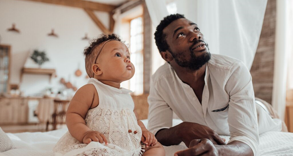 illustratieve foto verlof-vader-met-kind