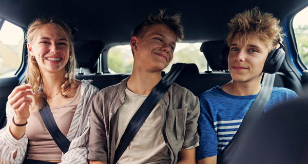 kinderen-sspf-op-achterbank 600 x 320