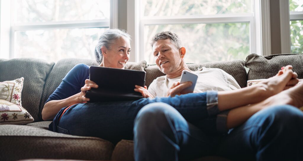 illustratieve foto partner-man-vrouw-bank