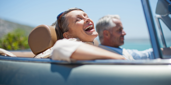 illustratieve foto verlof-opnemen-man-vrouw-auto 