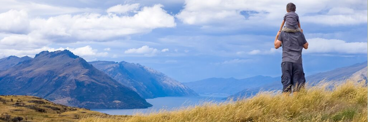 Illustratie vader en zoon in de bergen