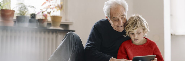 Illustratie man leest voor aan klein kind